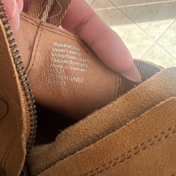 Madewell The Henry Lugsole Boot in Suede Desert Color Distant Sand Size 7.5 - Picture 3 of 8